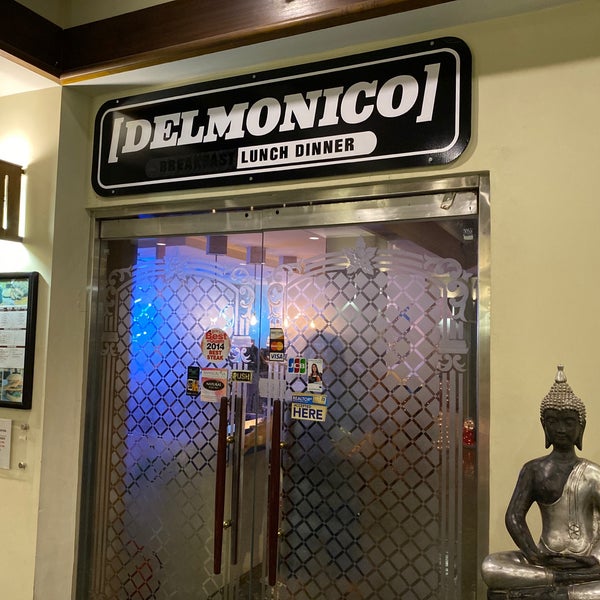 Foto tirada no(a) Delmonico Kitchen &amp; Bar por Joon Young L. em 12/25/2019