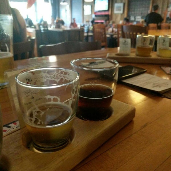 Photo taken at Barnstormer Brewing and Pizzeria by elizabeth p. on 9/23/2017