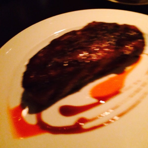 Foto tirada no(a) Bourbon Steak by Michael Mina por indi v. em 3/10/2015