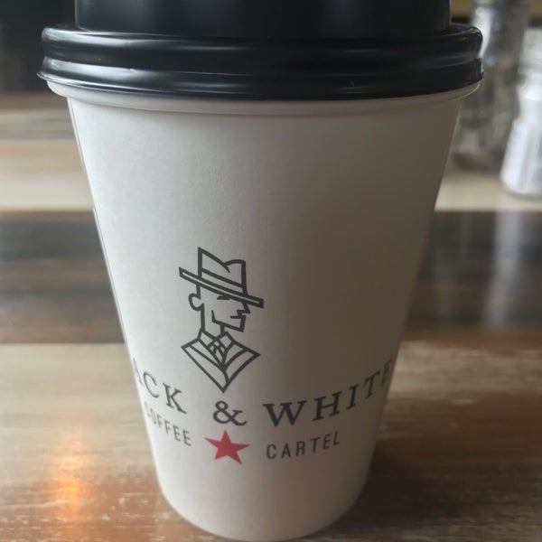 1/31/2018에 Melanie L.님이 Black &amp; White Coffee Cartel에서 찍은 사진