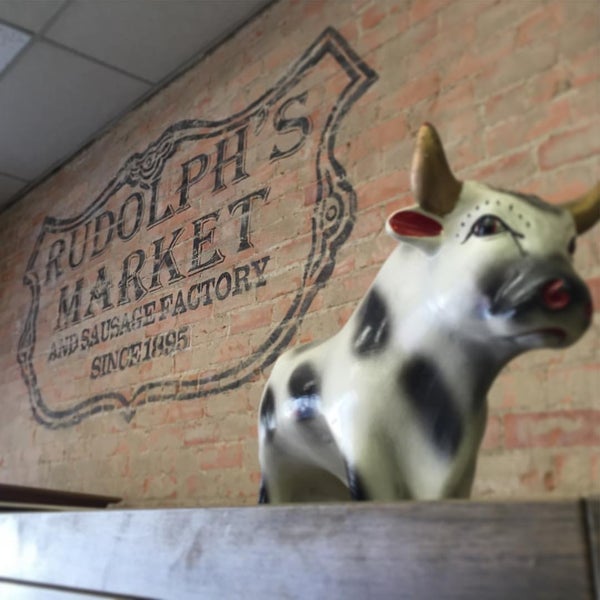 Foto tomada en Rudolph&#39;s Market &amp; Sausage Factory  por Michael S. el 10/8/2015