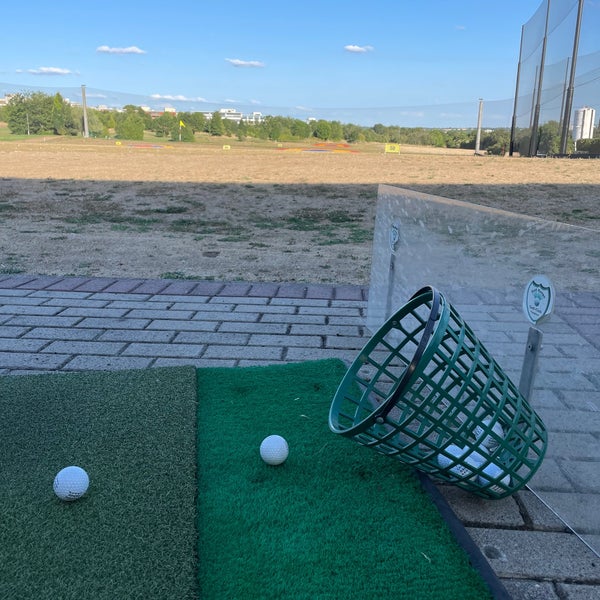 Photo taken at Golf-Club Golf Range Frankfurt Bernd Hess e.K. by Ho B. on 7/27/2022