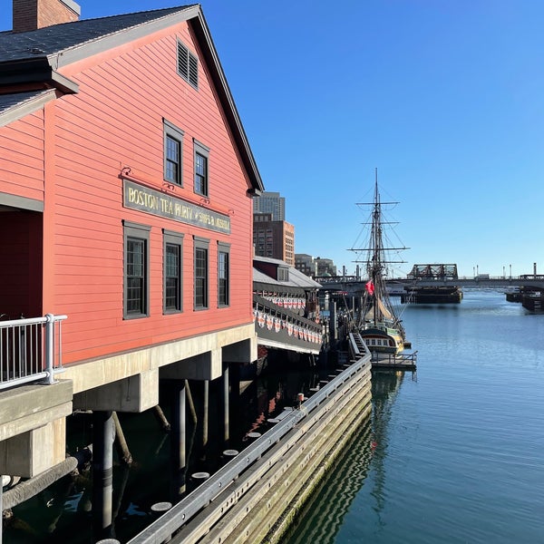 Foto diambil di Boston Tea Party Ships and Museum oleh Ho B. pada 6/14/2022