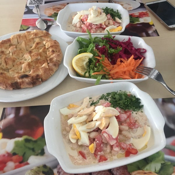 รูปภาพถ่ายที่ Özdoyum Restaurant โดย Ali A. เมื่อ 3/15/2017