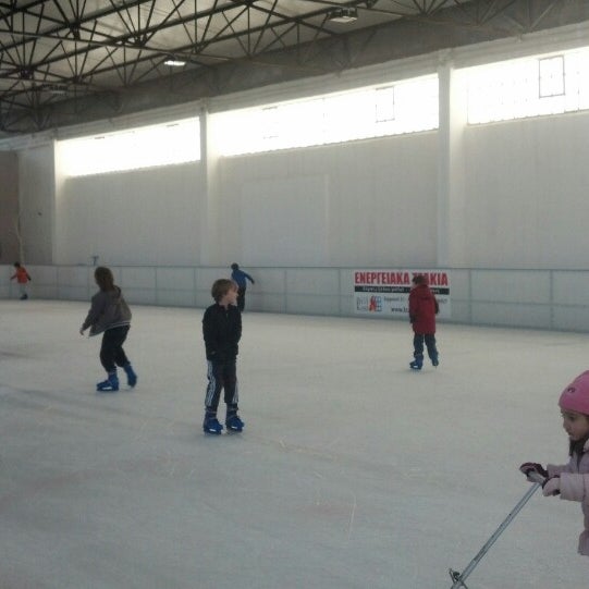 3/2/2014 tarihinde Κωστής Θ.ziyaretçi tarafından Παγοδρόμιο Ice n&#39; Skate'de çekilen fotoğraf