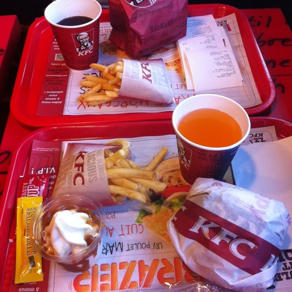 Photo taken at KFC by Ana Ï. on 6/8/2014