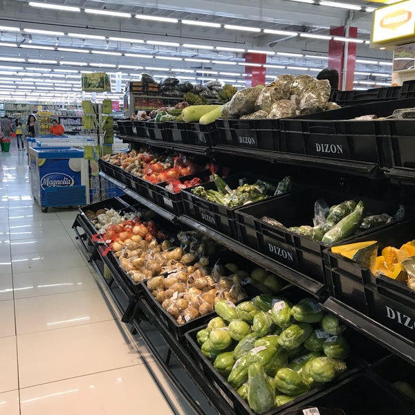 Foto tirada no(a) Pioneer Centre Supermart por Michael F. em 9/16/2018