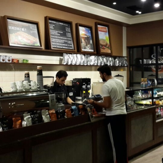 Photo taken at Gloria Jean&#39;s Coffees by Emrah B. on 9/28/2013