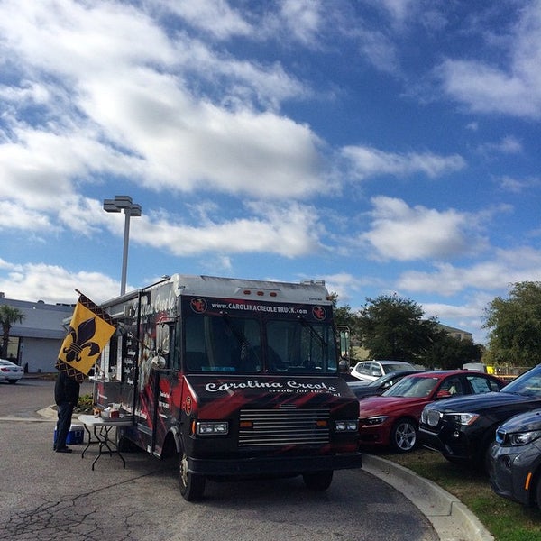 12/9/2014 tarihinde Sheila T.ziyaretçi tarafından MINI of Charleston'de çekilen fotoğraf