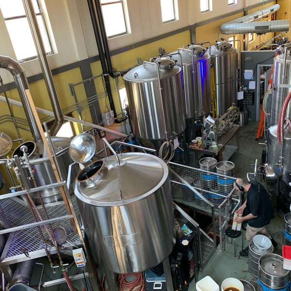 Foto tomada en Somerville Brewing (aka Slumbrew) Brewery + Taproom  por Kathleen M. el 7/5/2019