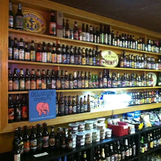 10/13/2012 tarihinde Kathy L.ziyaretçi tarafından The Bottle Shop'de çekilen fotoğraf