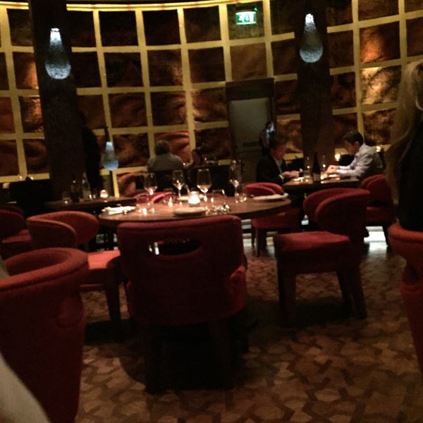 Foto scattata a Qbara Restaurant Lounge &amp; Bar da F7 🐎 il 10/5/2015