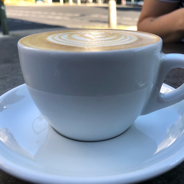 Photo prise au Kiez Kaffee Kraft par Caspar Clemens M. le6/8/2018