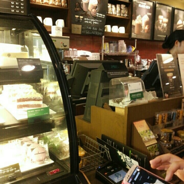 Photo taken at Starbucks by Minjoo K. on 10/25/2015