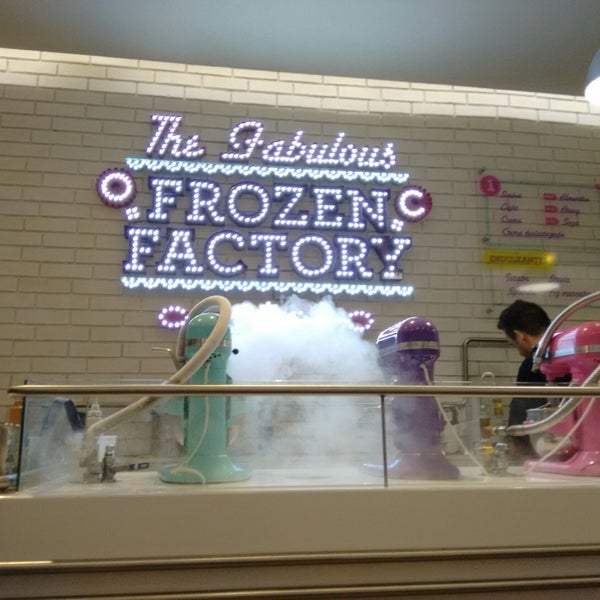 12/22/2014에 Candy K.님이 The Fabulous Frozen Factory에서 찍은 사진