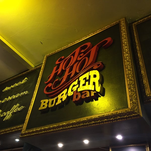 9/1/2016 tarihinde Μανώλης Δ.ziyaretçi tarafından Hot Hot Burger Bar'de çekilen fotoğraf