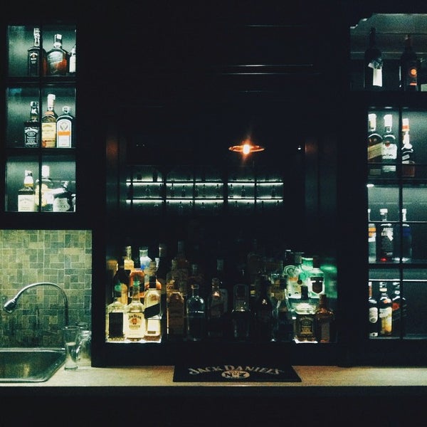 Halfway Bar & Lounge Lounge in Bandung