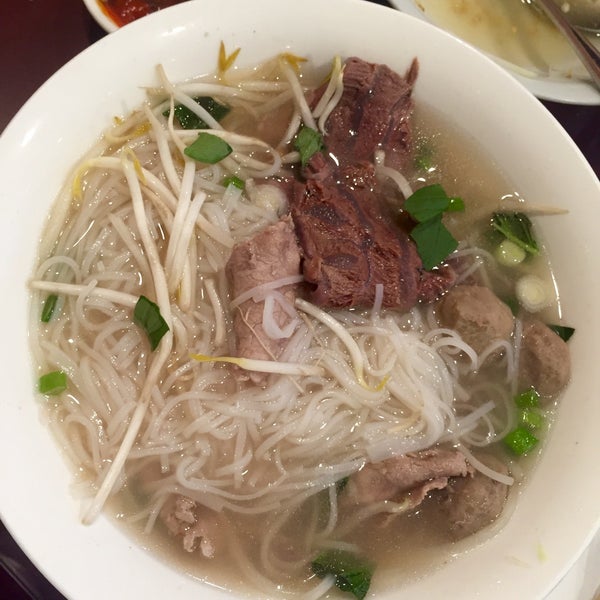 Das Foto wurde bei Pho Maxia Vietnamese Restaurant von Christopher A. am 6/7/2016 aufgenommen