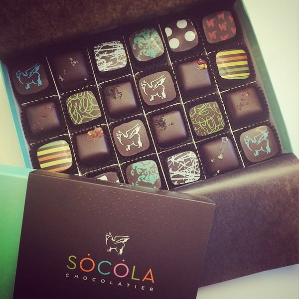 Foto diambil di Socola Chocolatier + Barista oleh jocelyn L. pada 4/21/2015