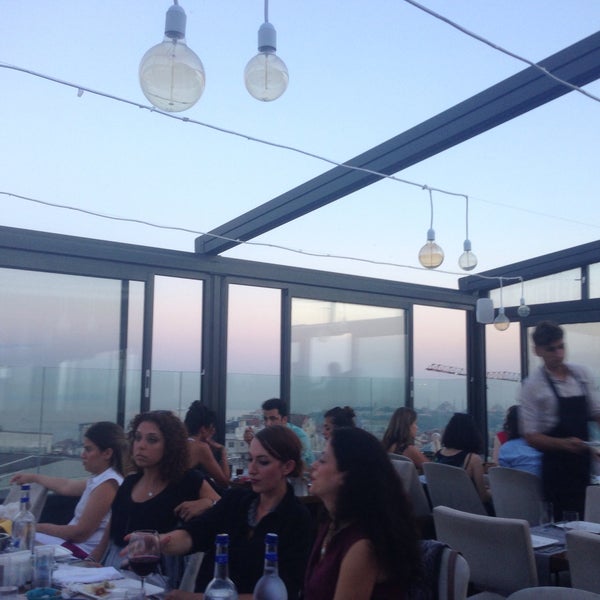 Foto scattata a Efruz Restaurant da Ece Ö. il 8/22/2016
