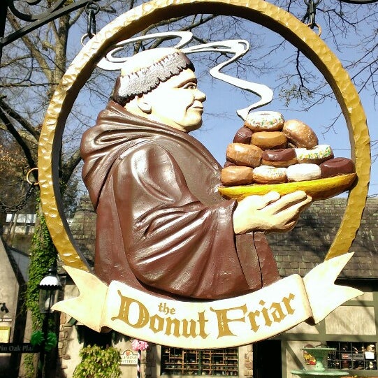 Снимок сделан в Donut Friar пользователем John J. 4/3/2013