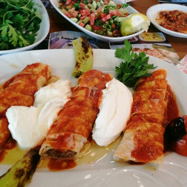 รูปภาพถ่ายที่ Divan-ı Sofra Restaurant โดย Şevket Ö. เมื่อ 6/17/2020