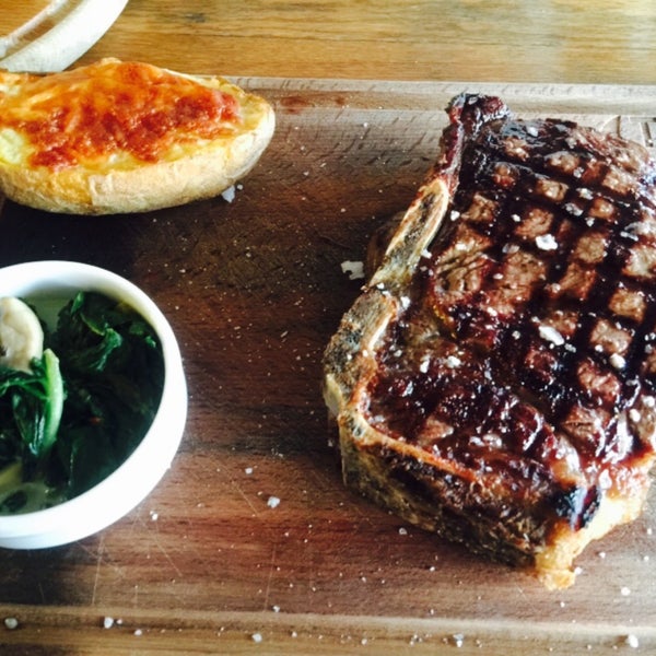 5/11/2015 tarihinde Hyeeun J.ziyaretçi tarafından Toro Steak House'de çekilen fotoğraf