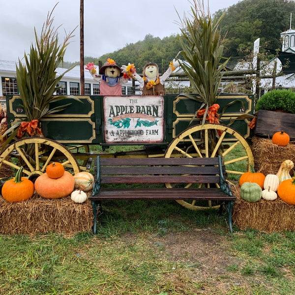 Photo taken at Apple Barn &amp; Cider Mill by Phillip D. on 9/25/2020