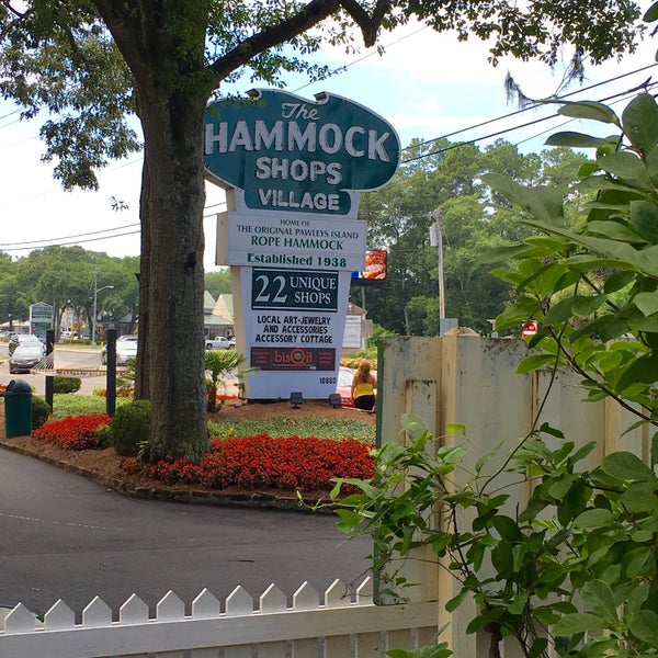 Foto tirada no(a) Hammock Shops Village por Phillip D. em 7/8/2016