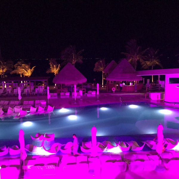 Foto diambil di Temptation Resort &amp; Spa Cancun oleh Nacho A. pada 8/6/2018