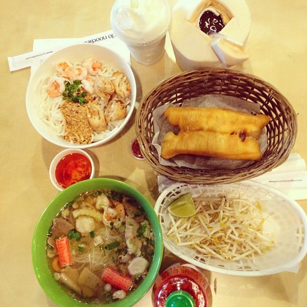 รูปภาพถ่ายที่ Cyclo Noodles โดย Pepot D. เมื่อ 9/22/2012