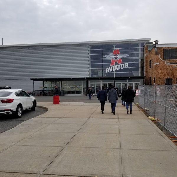 11/18/2018 tarihinde Richard V.ziyaretçi tarafından Aviator Sports &amp; Events Center'de çekilen fotoğraf