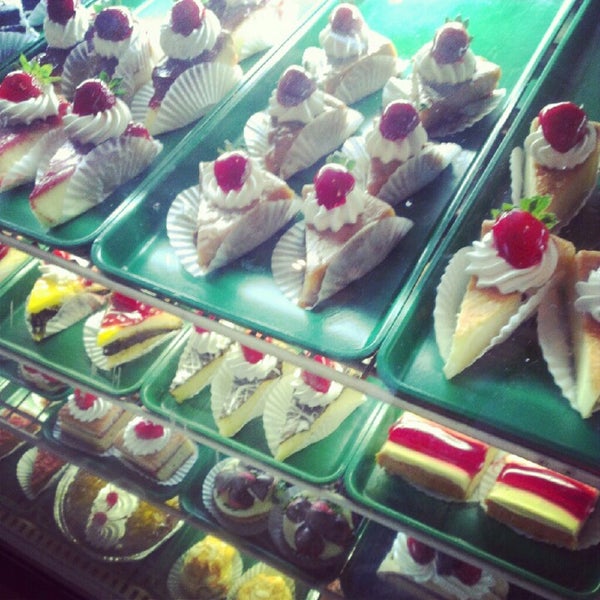 Sweet Cakes Bakery Bountiful Food and Cake