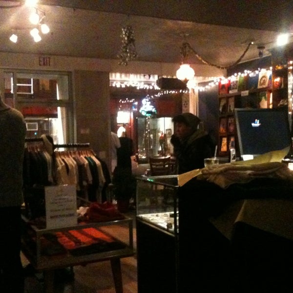 1/16/2013에 ginger y.님이 Dressing Room Bar &amp; Boutique에서 찍은 사진
