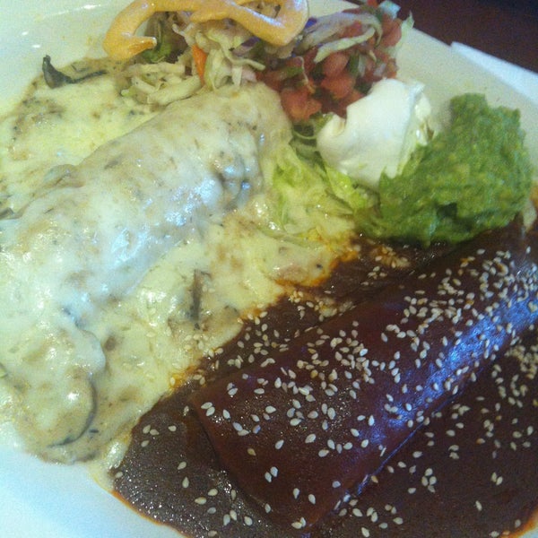 Photo taken at Murrieta&#39;s Mexican Restaurant and Cantina by Kumiko W. on 5/25/2013