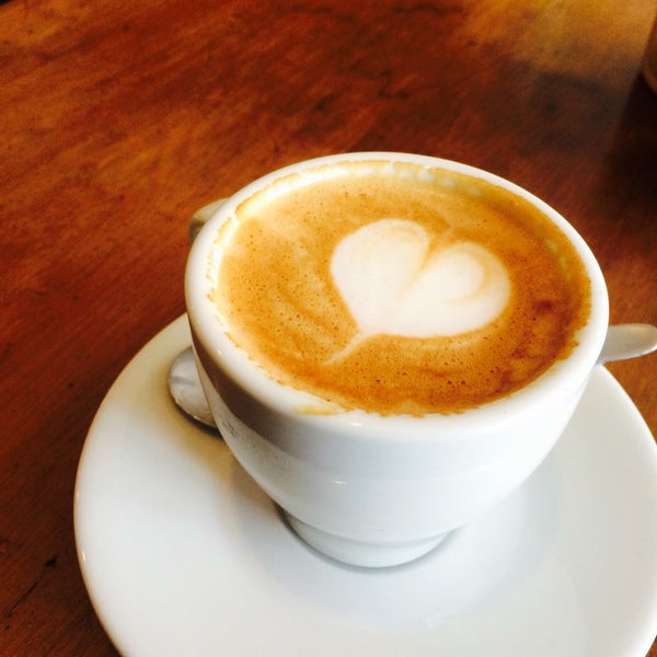 4/28/2015 tarihinde Yuri E.ziyaretçi tarafından Faustina Café'de çekilen fotoğraf