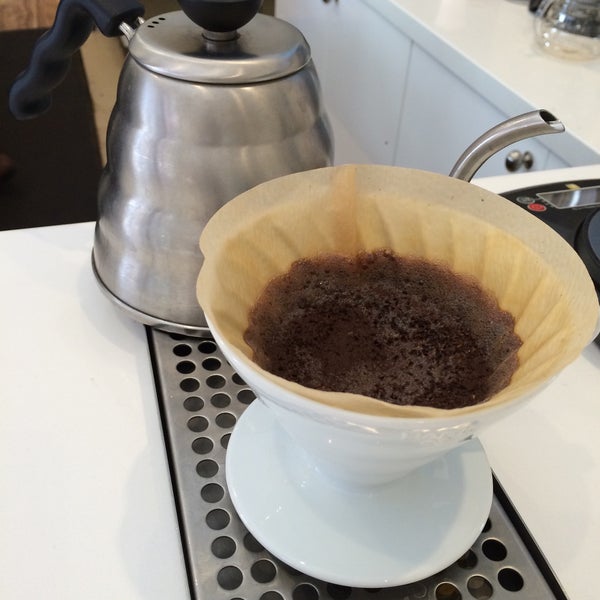รูปภาพถ่ายที่ Aharon Coffee &amp; Roasting Co. โดย Marla C. เมื่อ 3/14/2015