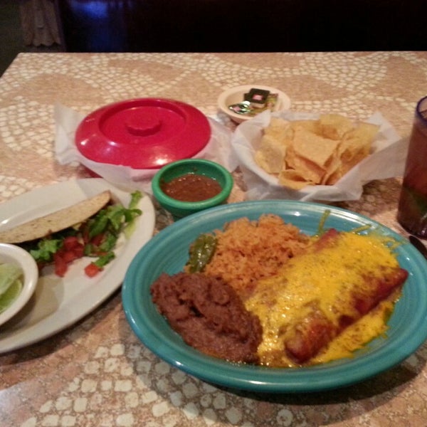 2/18/2013 tarihinde Jeremy J.ziyaretçi tarafından El Chaparral Mexican Restaurant'de çekilen fotoğraf