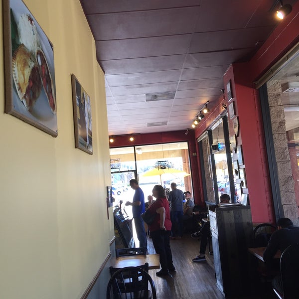 2/27/2016 tarihinde Hauns F.ziyaretçi tarafından Big E Cafe Artisan Empanadas'de çekilen fotoğraf