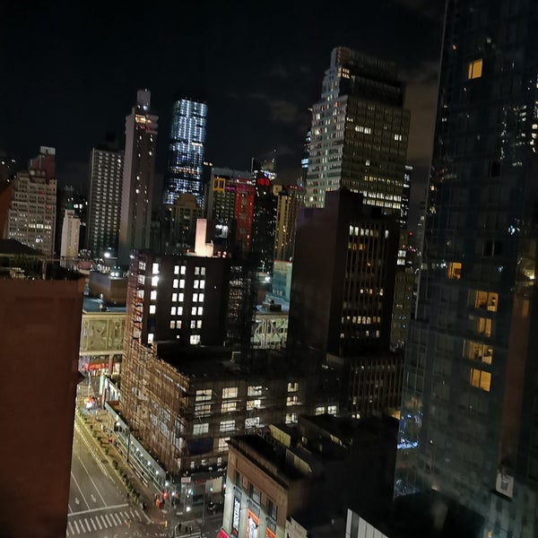 Das Foto wurde bei Row NYC von Burcu B. am 8/25/2019 aufgenommen