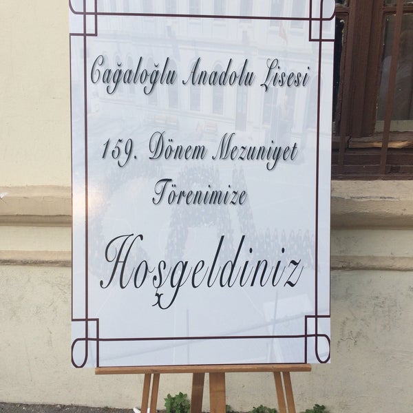 รูปภาพถ่ายที่ Cağaloğlu Anadolu Lisesi โดย Yusuf A. เมื่อ 5/25/2017