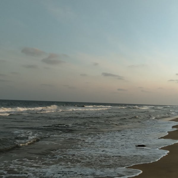 Photo taken at Besant Nagar Beach (Edward Elliot&#39;s Beach) by Sathishkumar A. on 1/30/2024