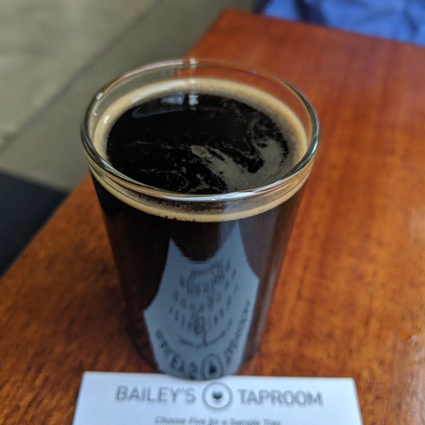 Foto diambil di Bailey&#39;s Taproom oleh John G. pada 5/21/2019