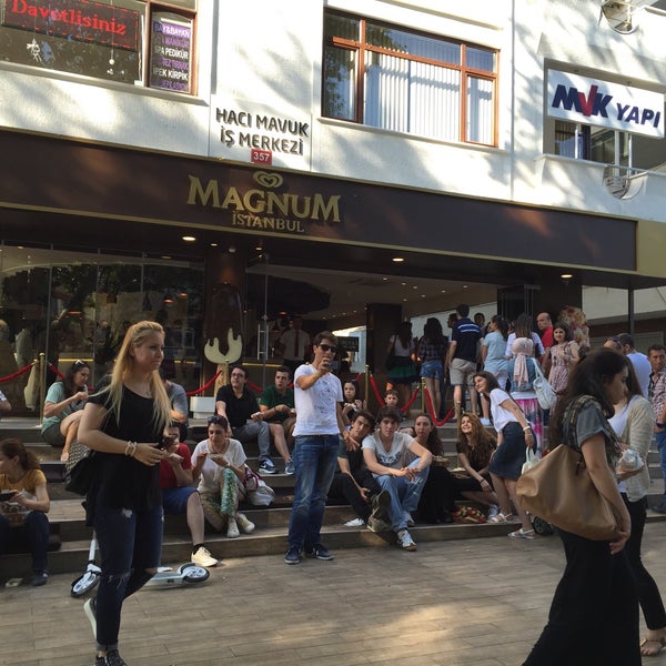Foto scattata a Magnum Store İstanbul da Bsr E. il 6/14/2015