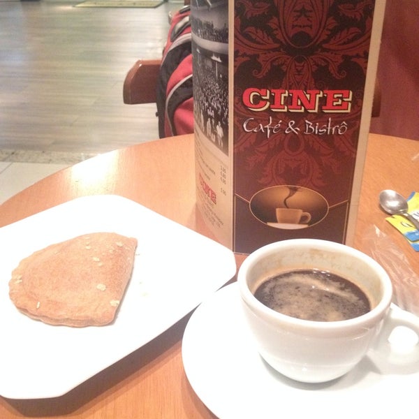 10/1/2014 tarihinde Leo M.ziyaretçi tarafından Cine Café &amp; Bistrô'de çekilen fotoğraf