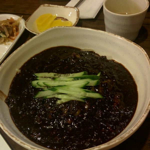 Authentic Korean food and drinks! The food is great and the staff are so polite. Best place near YorkU to get my jajangmyeon fix.