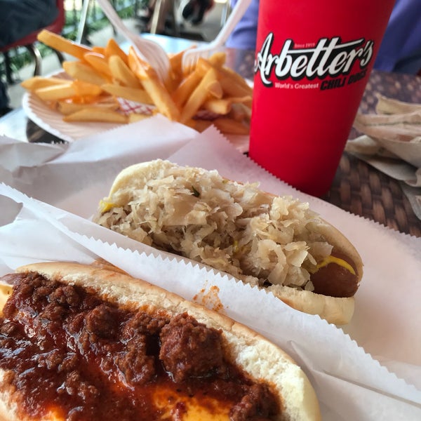 Foto tomada en Arbetter&#39;s Hot Dogs  por Phoen1xRobbie el 1/6/2019