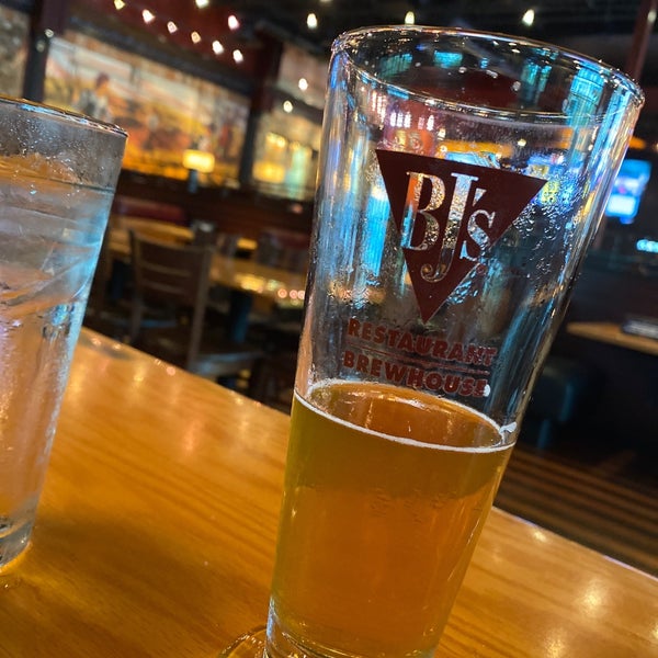 Photo taken at BJ&#39;s Restaurant &amp; Brewhouse by Eddie R. on 6/21/2020