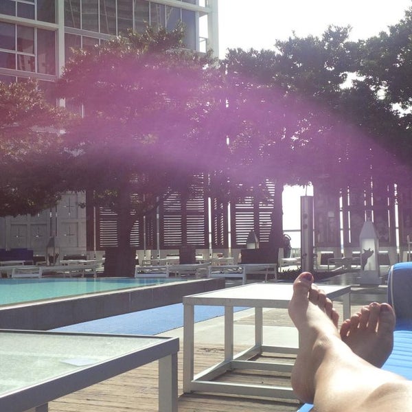 12/20/2014にBeatriz O.がViceroy Miami Hotel Poolで撮った写真
