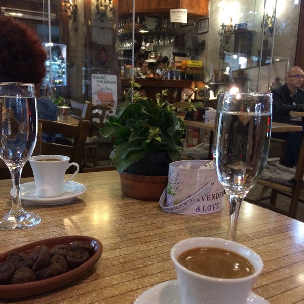 Photo prise au Geye Cafe par Gülmira B. le4/14/2018